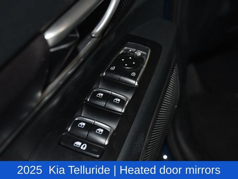 Used 2025 Kia Telluride S FWD image 25