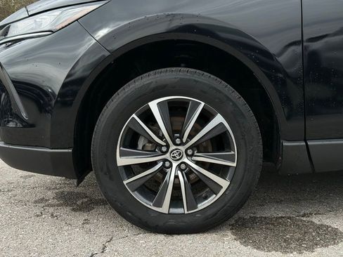 Used 2021 Toyota Venza LE image 5