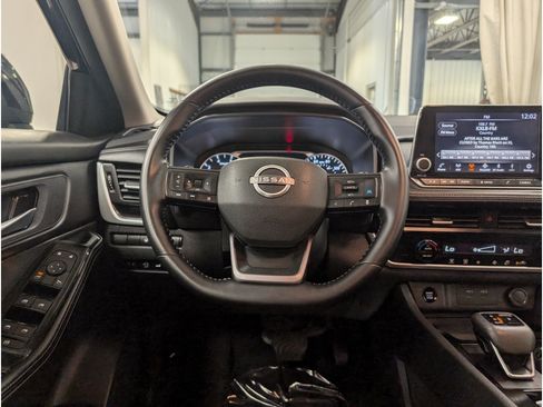 Used 2025 Nissan Rogue SV AWD/4WD image 11