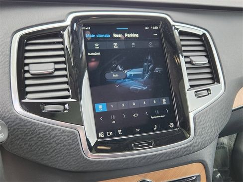 Used 2025 Volvo XC90 B6 Plus image 14