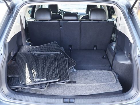 Used 2021 Volkswagen Tiguan SE image 23