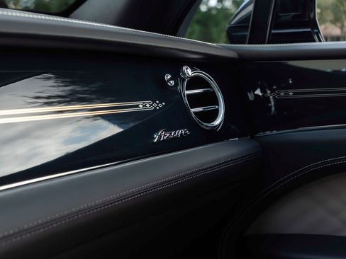 Used 2023 Bentley Bentayga Extended Wheelbase image 40