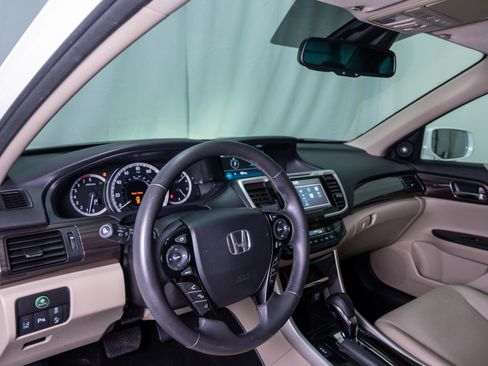 Used 2017 Honda Accord Touring image 20