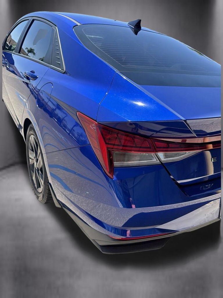 Certified 2023 Hyundai Elantra Blue FWD image 18