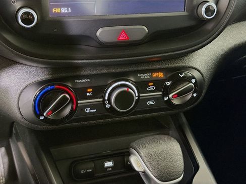 Used 2025 Kia Soul LX w/ LX Technology Package FWD image 18