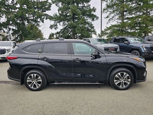 Used 2022 Toyota Highlander XLE image 6
