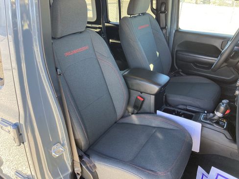 Used 2024 Jeep Wrangler Rubicon w/ Technology Group image 28