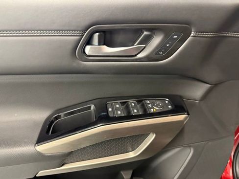 Used 2023 Nissan Pathfinder Platinum image 15