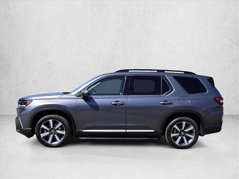 Used 2025 Honda Pilot Touring image 10