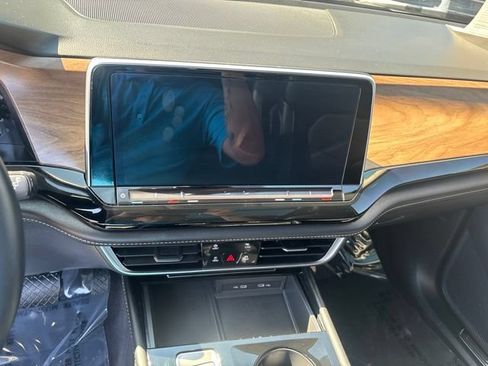 Used 2024 Volkswagen Atlas SE FWD image 22