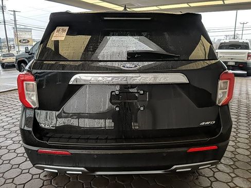 Used 2023 Ford Explorer XLT w/ Equipment Group 202A image 6