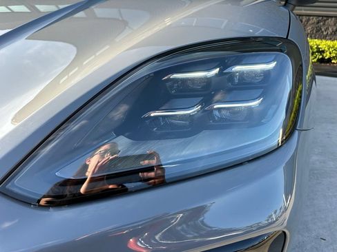Certified 2026 Porsche Cayenne E-Hybrid Coupe AWD/4WD image 13