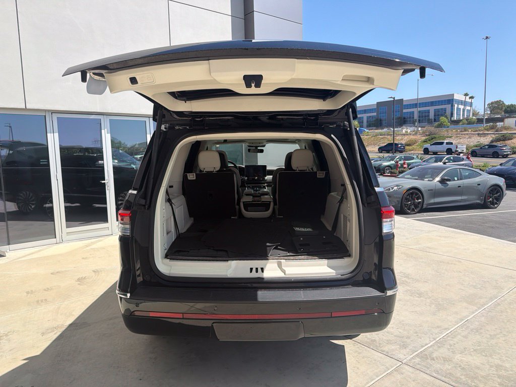 Used 2024 Lincoln Navigator Black Label AWD/4WD image 10