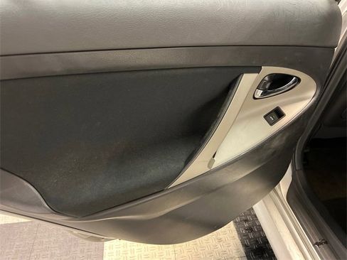 Used 2011 Toyota Camry SE image 15