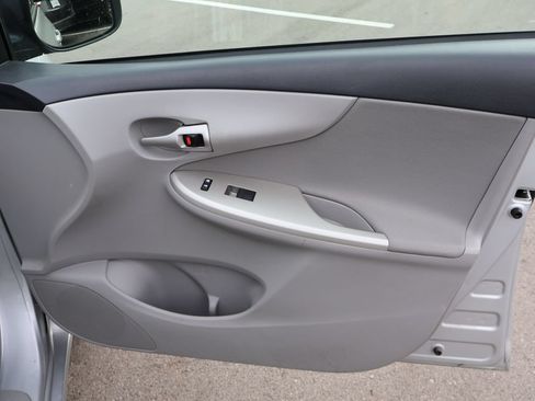 Used 2012 Toyota Corolla LE FWD image 11