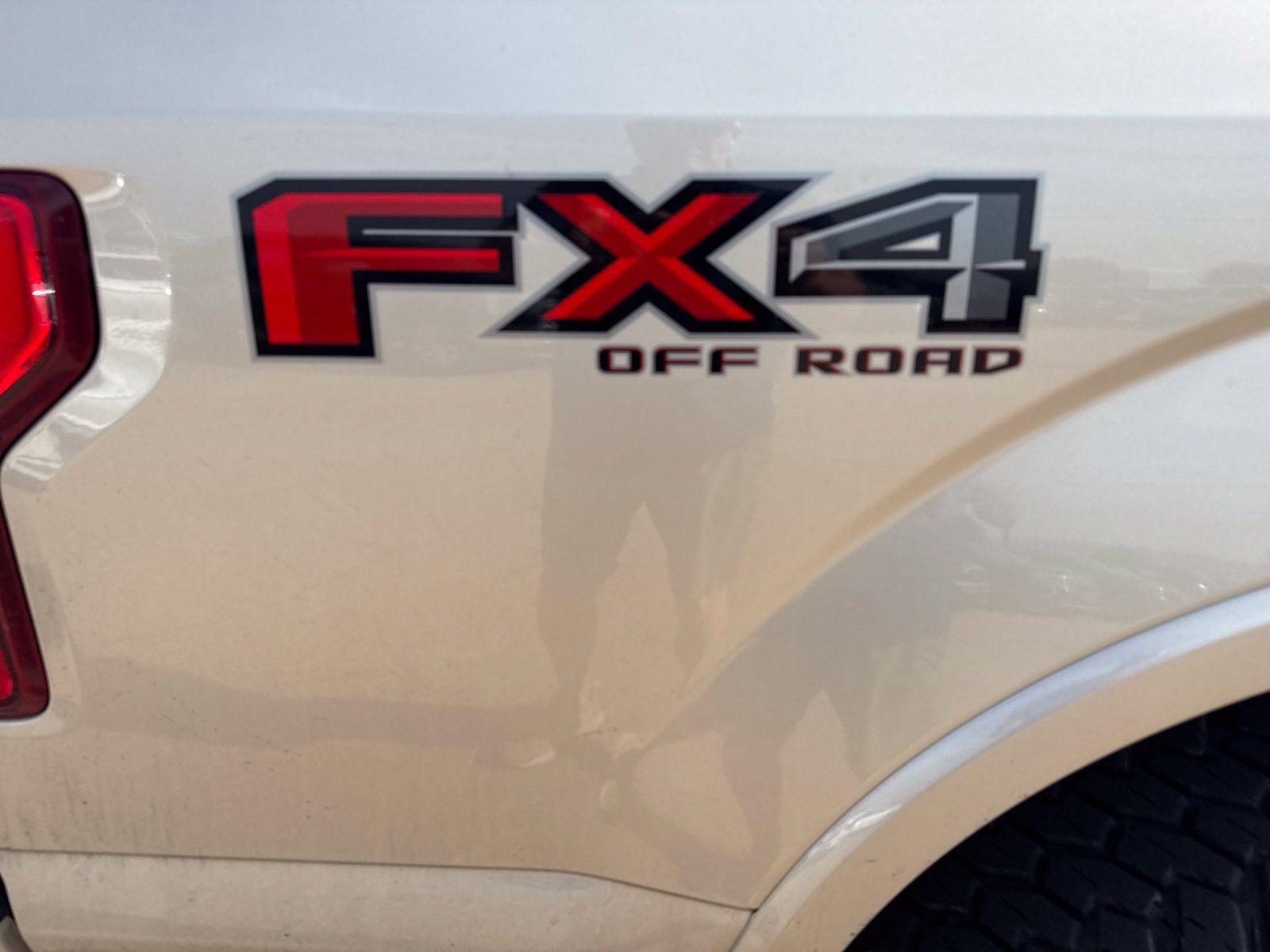 Used 2018 Ford F150 Platinum w/ Equipment Group 701A Luxury AWD/4WD image 9
