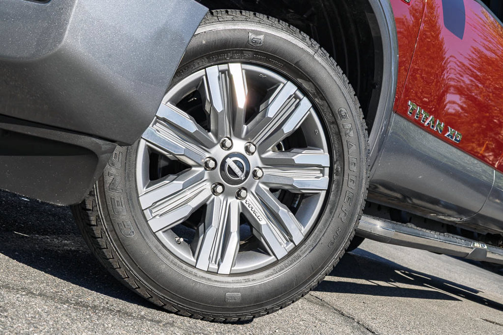 Used 2024 Nissan Titan Platinum Reserve AWD/4WD image 11