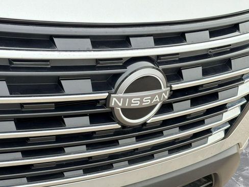 Used 2025 Nissan Rogue SV image 28