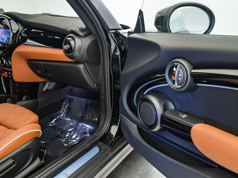 Certified 2023 MINI Cooper S w/ Signature Upholstery Package image 18