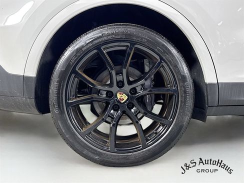Used 2023 Porsche Cayenne Platinum Edition AWD/4WD image 40