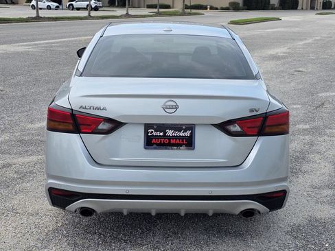 Used 2023 Nissan Altima 2.5 SV w/ SV Premium Package FWD image 3