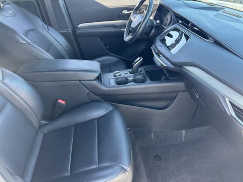 Used 2020 Cadillac XT4 Premium Luxury w/ Technology Package FWD image 29