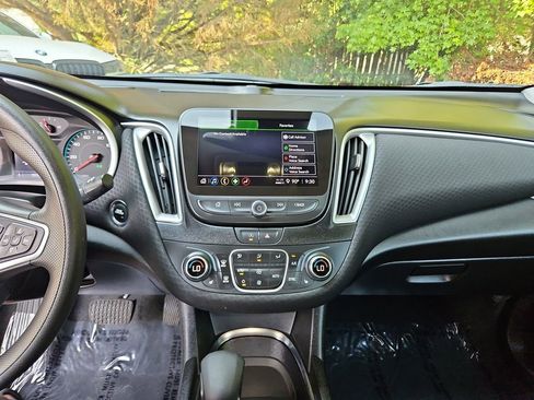 Used 2025 Chevrolet Malibu LT FWD image 15