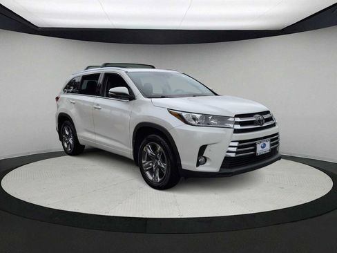 Used 2018 Toyota Highlander Limited Platinum AWD/4WD image 2
