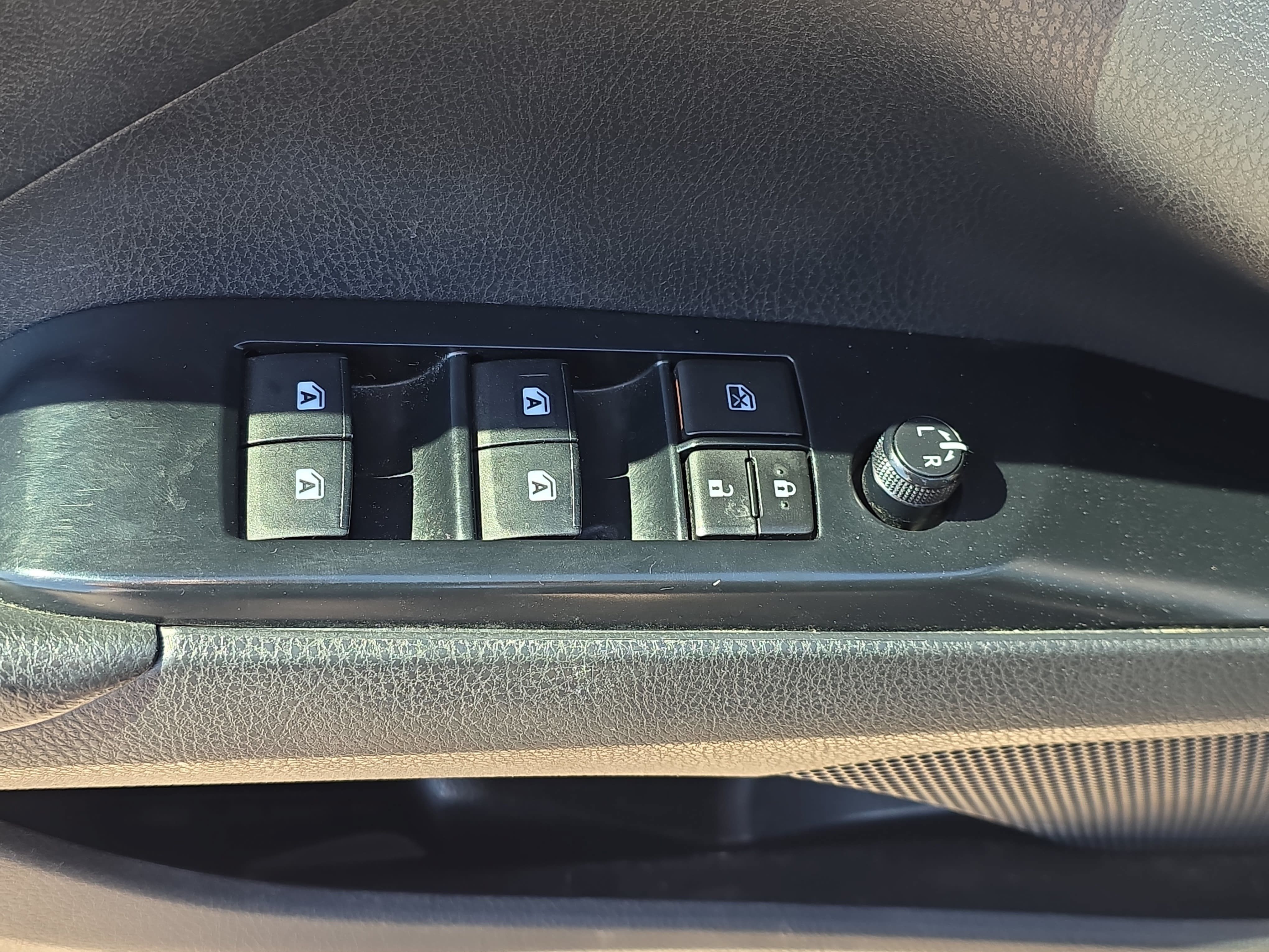 Used 2019 Toyota Camry SE FWD image 25