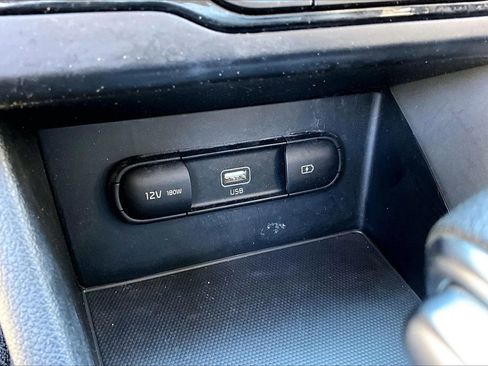 Used 2020 Kia Niro LX image 25