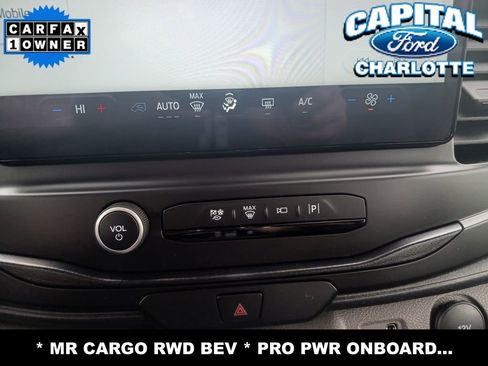 Used 2023 Ford E-Transit Medium Roof image 23