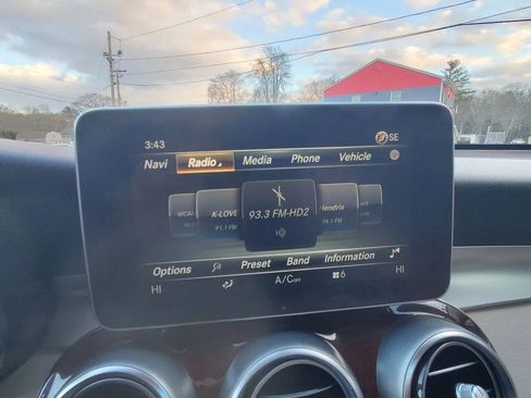 Used 2017 Mercedes-Benz GLC 300 4MATIC image 17