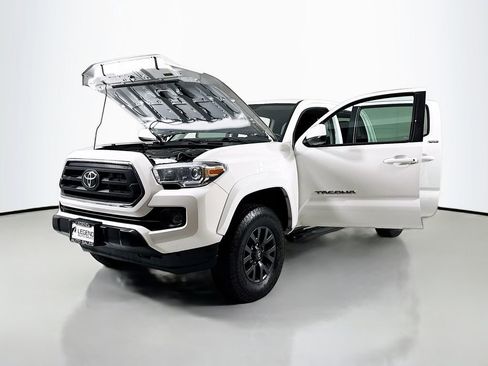 Used 2023 Toyota Tacoma SR5 AWD/4WD image 19