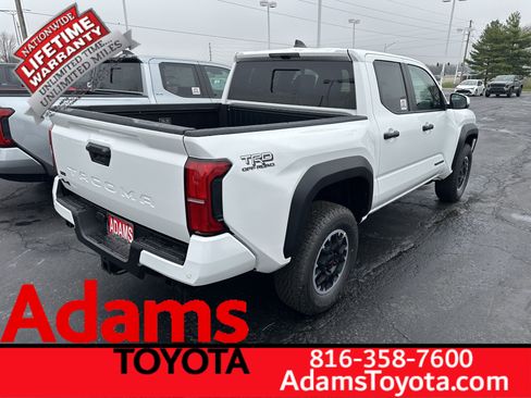 Used 2026 Toyota Tacoma TRD Off-Road AWD/4WD image 2