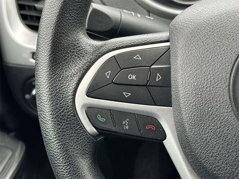 Used 2014 Jeep Cherokee Sport image 24