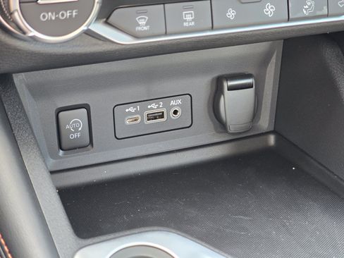 Used 2025 Nissan Sentra SR w/ SR Premium Package FWD image 30