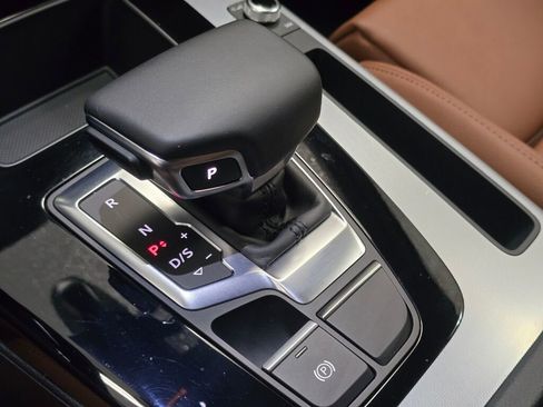 Certified 2025 Audi Q5 2.0T Premium w/ Convenience Plus Package image 17