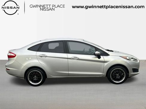Used 2016 Ford Fiesta SE image 4