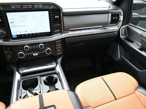 Used 2024 Ford F350 Platinum w/ FX4 Off-Road Package image 40