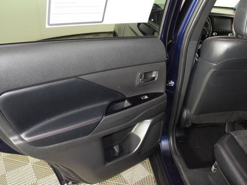 Used 2020 Mitsubishi Outlander LE image 44