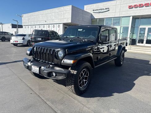 Used 2023 Jeep Gladiator Sport AWD/4WD image 3