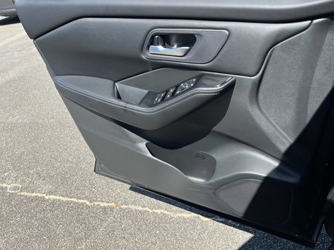Certified 2026 Nissan Rogue SV FWD image 14
