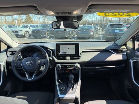 Used 2025 Toyota RAV4 XLE w/ Convenience Package image 12