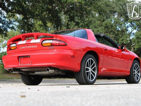 Used 2002 Chevrolet Camaro Z28 w/ SS Performance/Appearance Pkg image 31