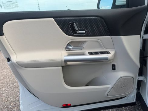 Certified 2025 Mercedes-Benz GLA 250 image 15