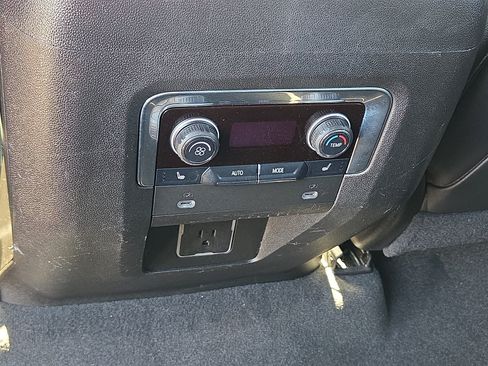 Used 2021 Chevrolet Tahoe High Country AWD/4WD image 12