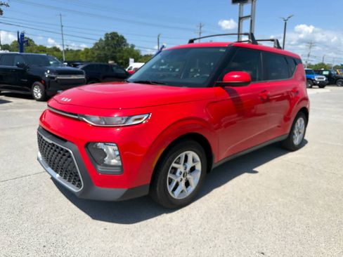 Used 2022 Kia Soul LX w/ Technology Package FWD image 1