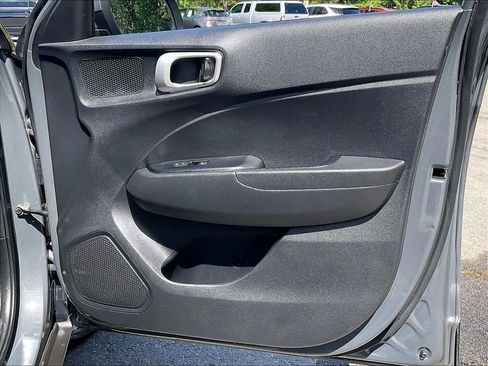 Used 2024 Hyundai Venue SEL FWD image 26