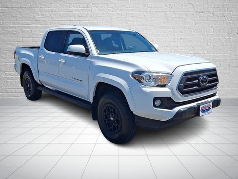 Used 2020 Toyota Tacoma SR5 AWD/4WD image 3