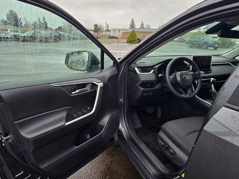 Certified 2025 Toyota RAV4 XLE image 21
